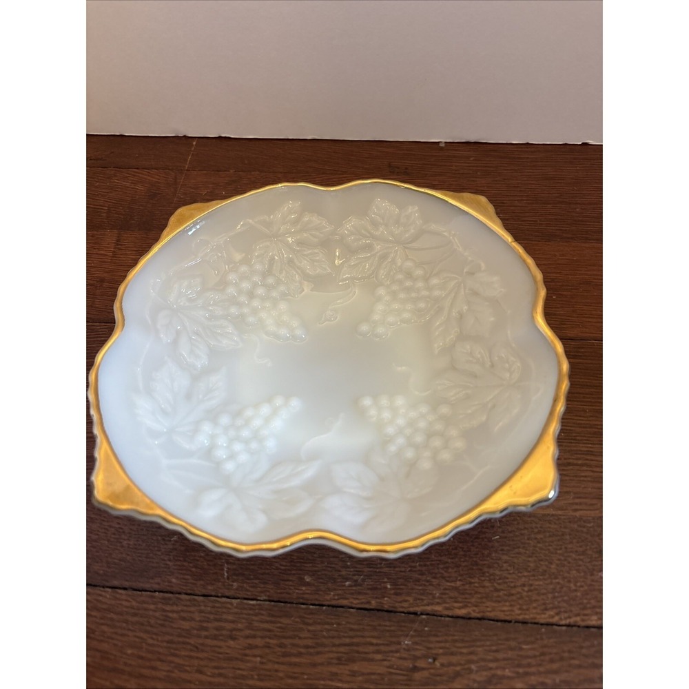 Vintage‎ Anchor Hocking Gold Trimmed Milk Glass Pedestal Serving Bowl Grapes